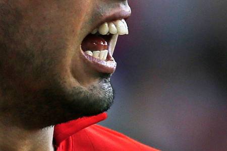 Luis Suarez - 3 bites and out
